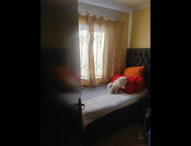 2 BEDROOM PROPERTY TO RENT IN LUFHERENG